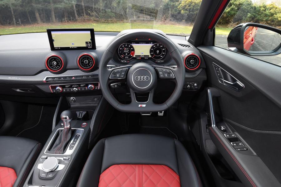 Торпедо Audi SQ2 2019 года  (UK) (фото 7 из 41)